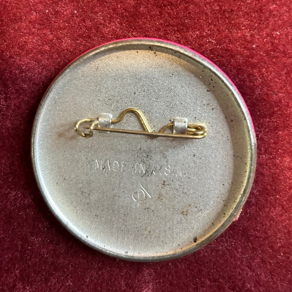 VINTAGE THE FONZ HAPPY DAYS 1976 PIN PINBACK BUTTON - Picture 2 of 2